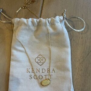 Kendra Scott Gold Oval Pendant Necklace - Light Yellow Sparkly Drusy
